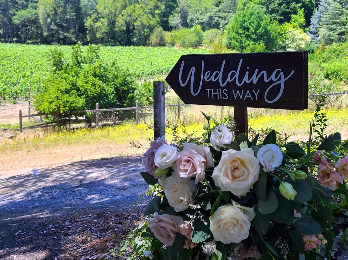 a sign that says wedding this way