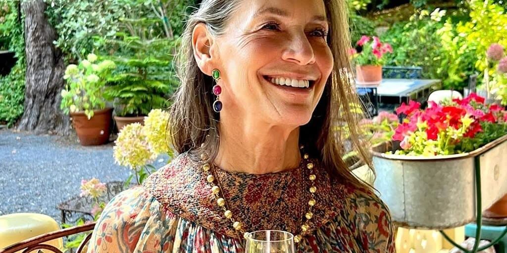 joy-on-ice-in-a-wine-bucket